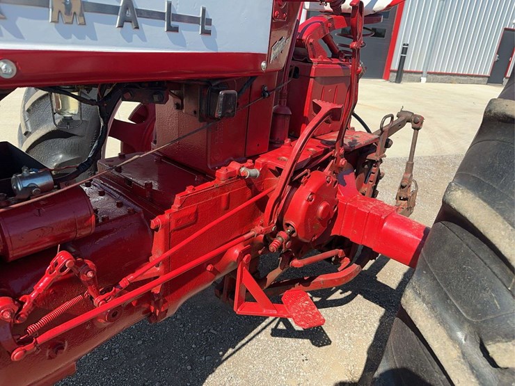 1955-farmall-400-2wd-tractor-image-25