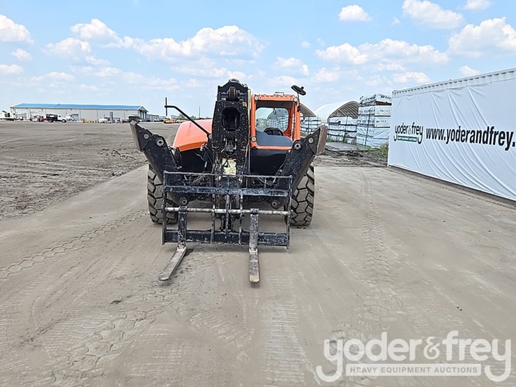 2019-jlg-1055-image-8