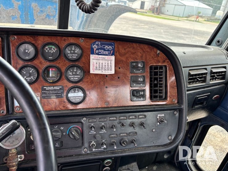 2002-peterbilt-379-image-65