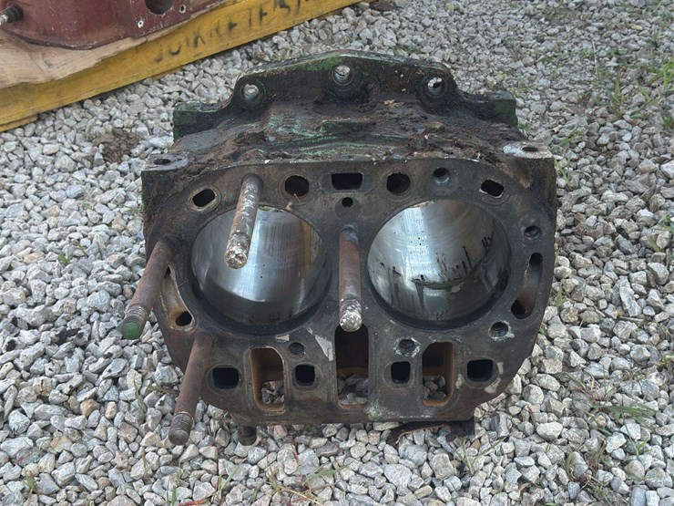 john-deere-model-70-block-image-1