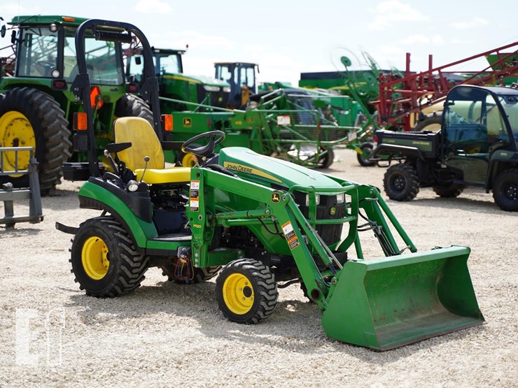 2018-john-deere-1025r-image-3