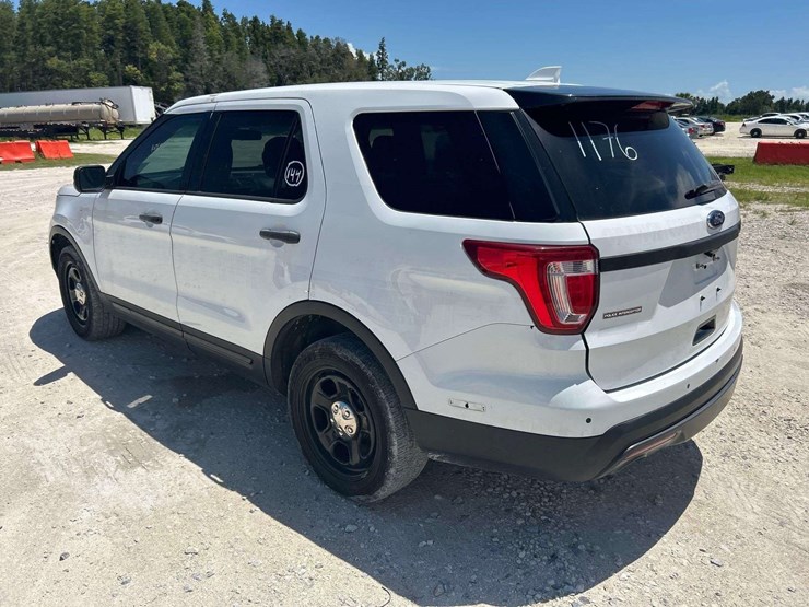 2016-ford-explorer-image-4