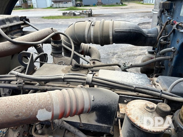 2002-peterbilt-379-image-37