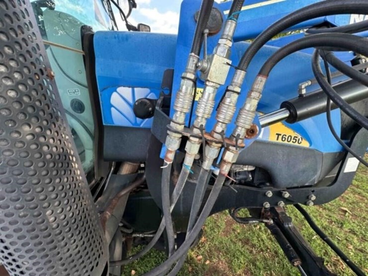 new-holland-t6050-image-22