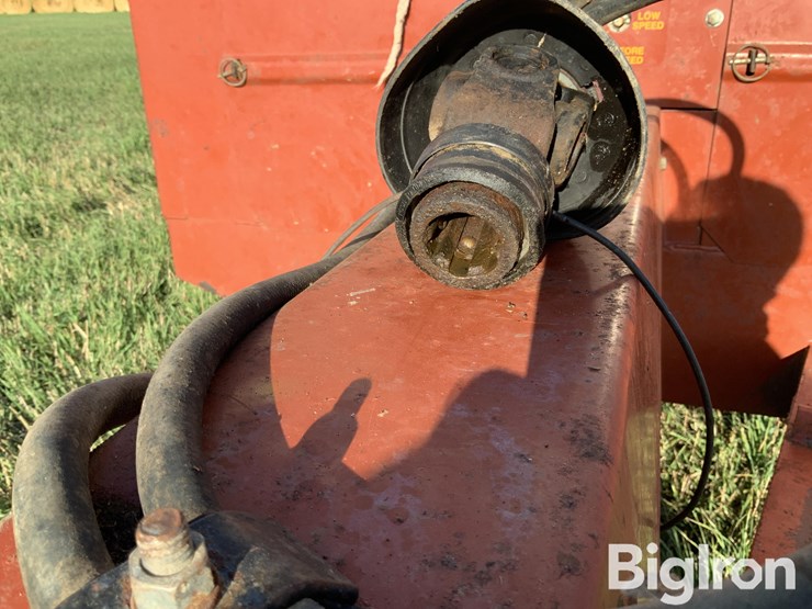 hesston-s370-image-9