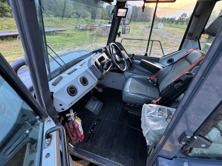 2022-deere-410e-image-10