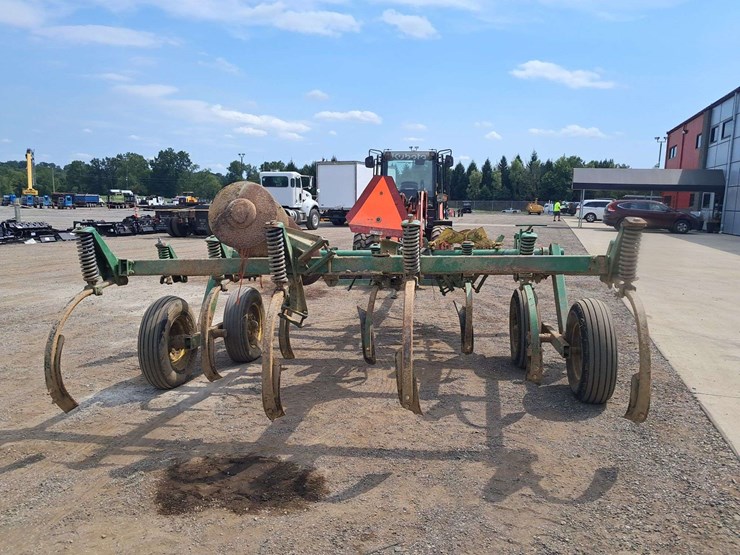 john-deere-12-image-4