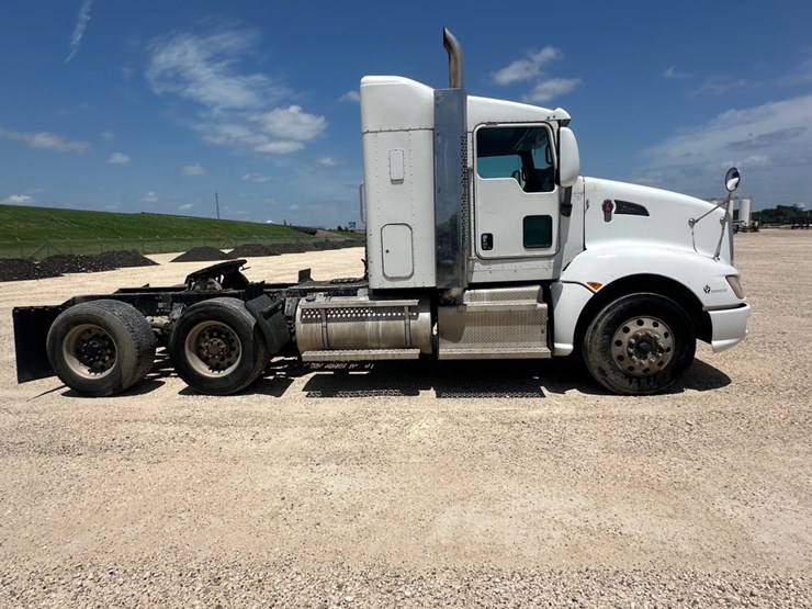 2016-kenworth-t660-image-4