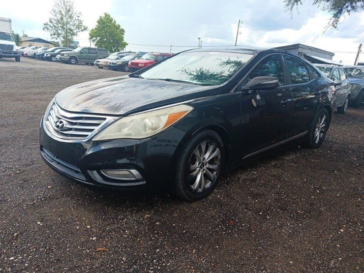 2013-hyundai-azera-runs/moves-base-image-3