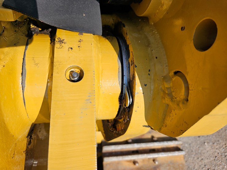 2014-caterpillar-953d-image-118