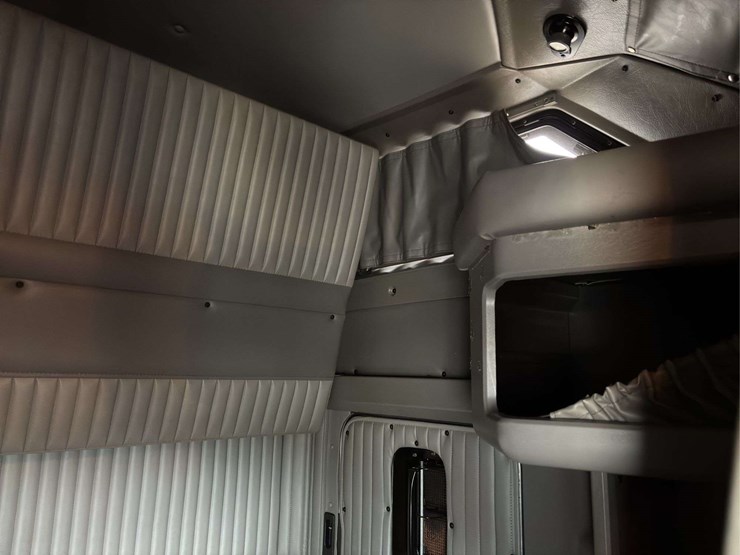 2013-kenworth-t660-image-27