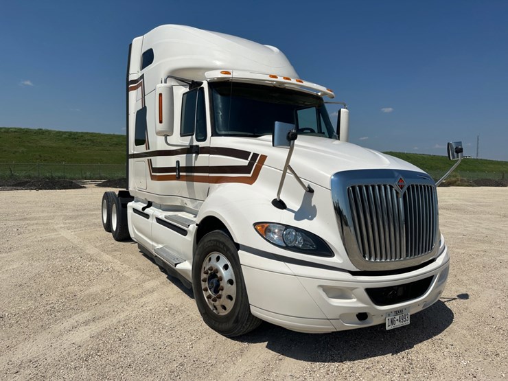 2017-international-prostar-image-3