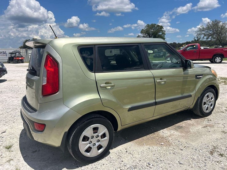 2013-kia-soul-hatchback-image-3