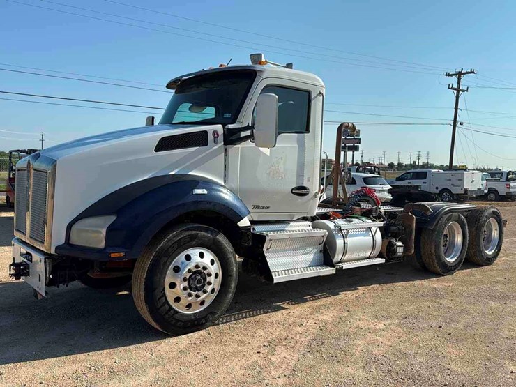 2019-kenworth-t880-image-1
