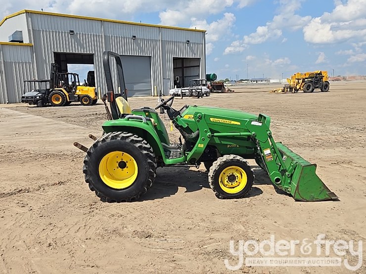 2009-john-deere-3038e-image-6