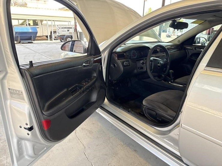 2016-chevrolet-impala-ls-sdn-image-22