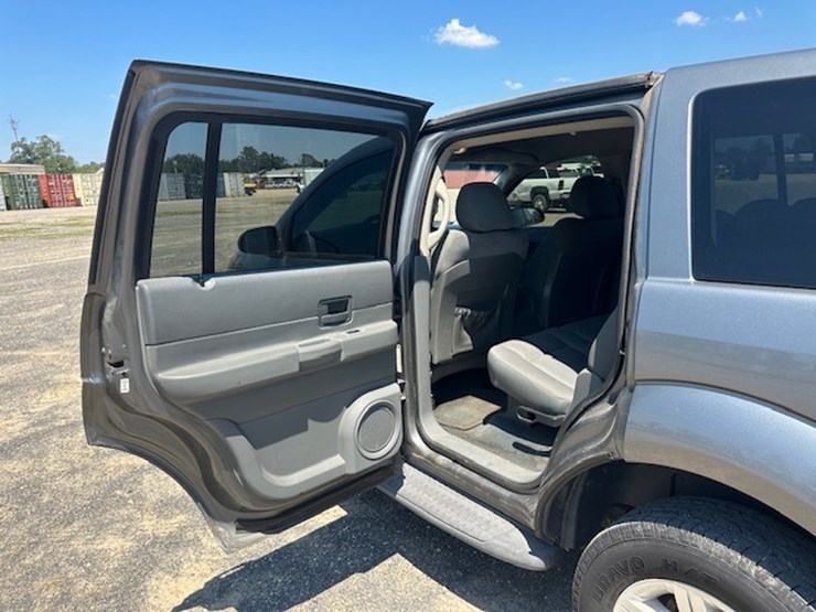 2005-dodge-durango-image-25
