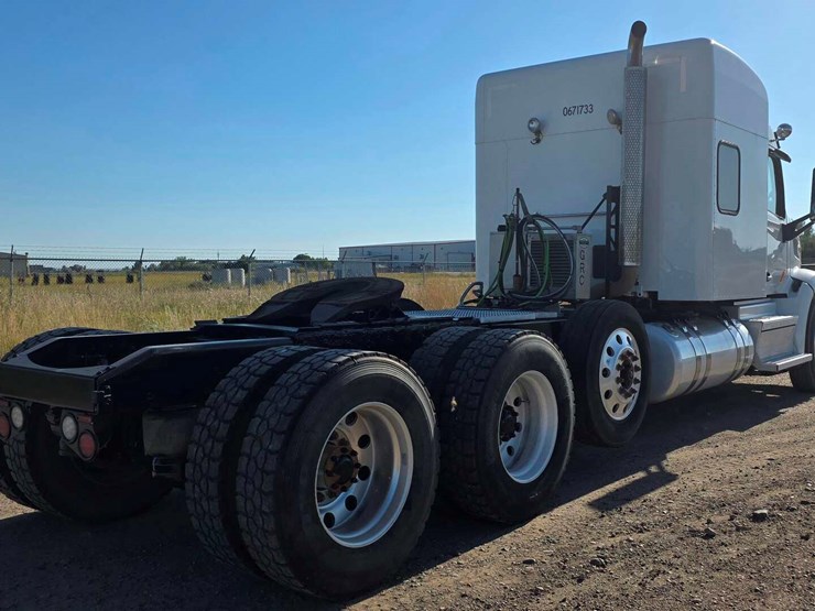 2020-peterbilt-567-image-7