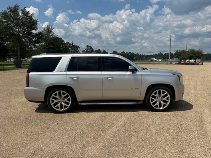 2015-gmc-yukon-image-7