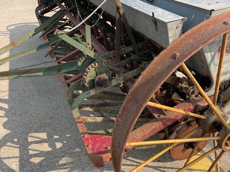 minneapolis-moline-12ft-steel-wheel-grain-drill-image-6