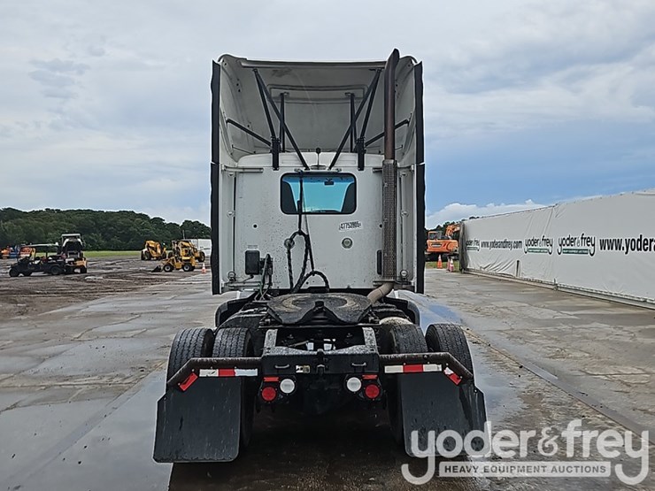 2015-peterbilt-579-image-14