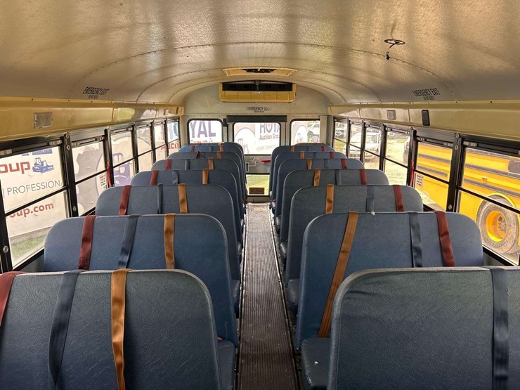 2004-ic-corporation-3000ic-school-bus-image-22
