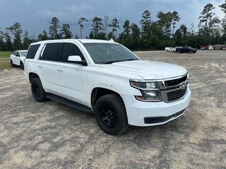 2015-chevrolet-tahoe-image-2