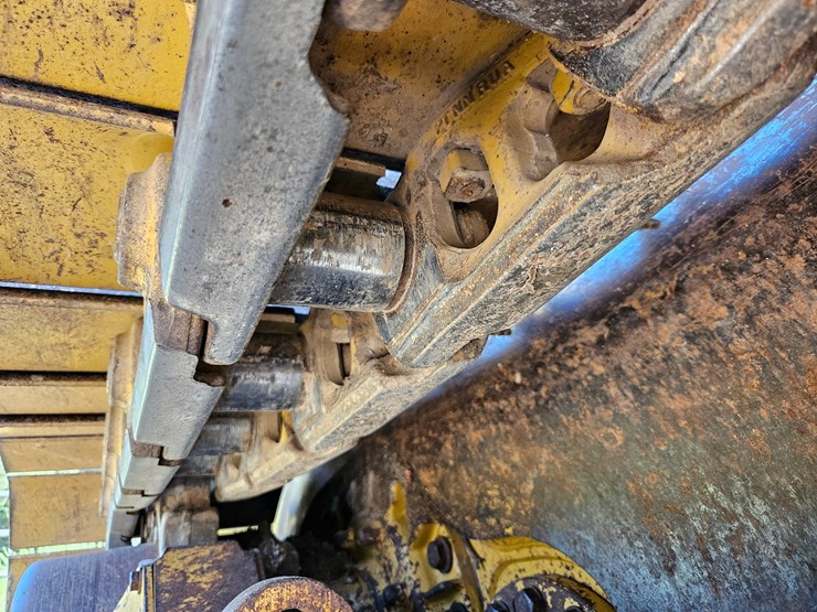 2014-caterpillar-953d-image-97
