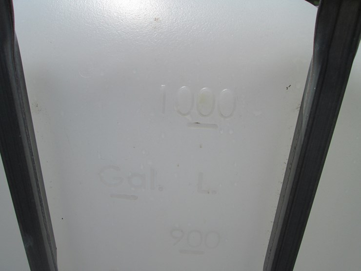 #95-•-#26846-•-plastic-tote-w/cage-image-5