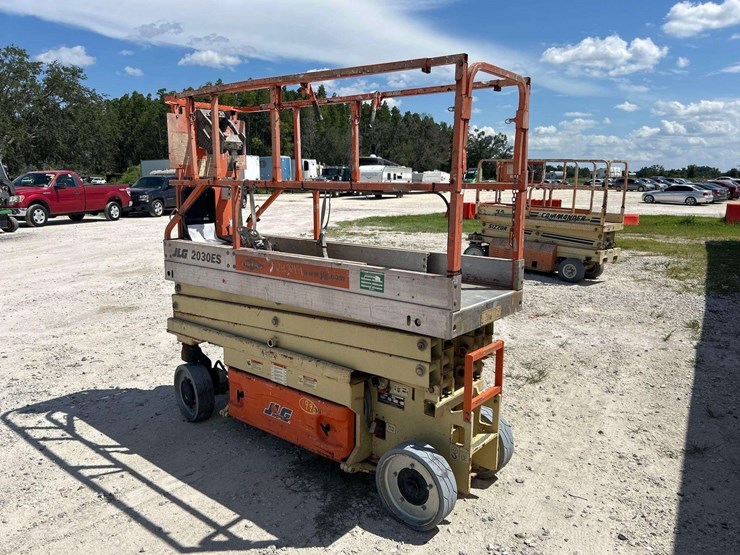 2006-jlg-2030es-image-4