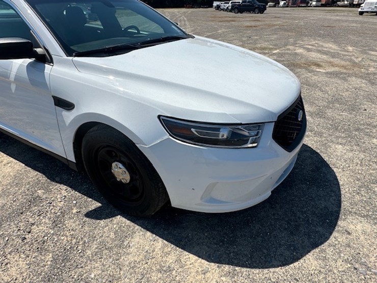 #23001-•-2017-ford-taurus-image-19