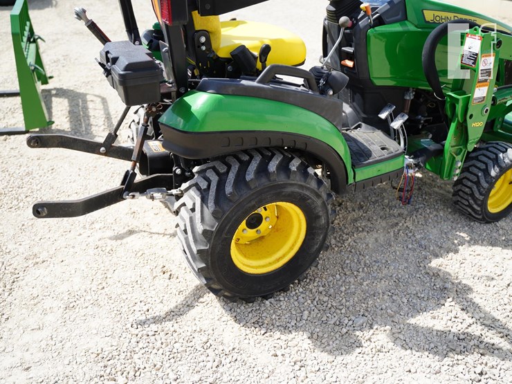 2018-john-deere-1025r-image-16