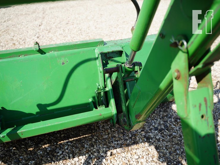 john-deere-245-image-10