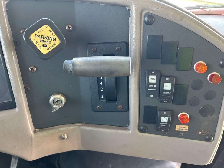 2004-ic-corporation-3000ic-school-bus-image-16
