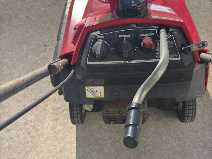 honda-hs35-snow-blower-image-5