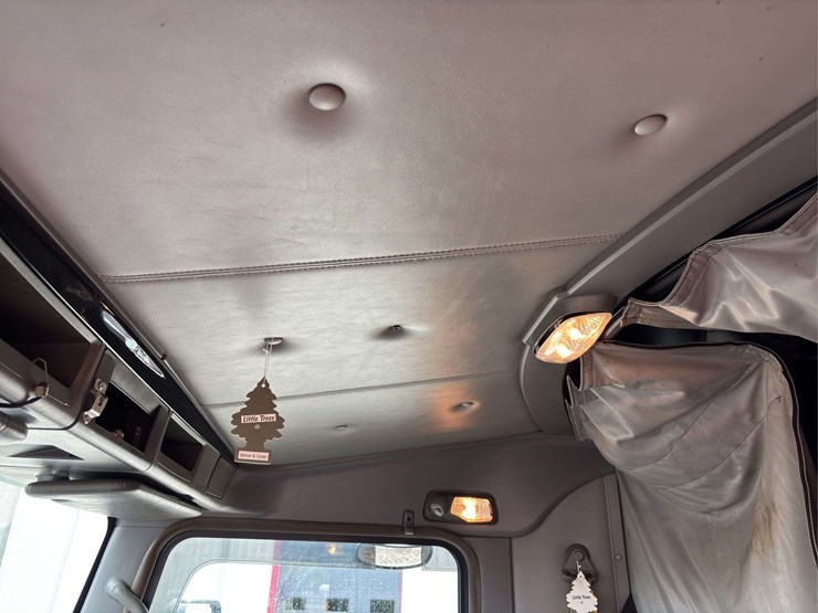 2013-kenworth-t660-image-29