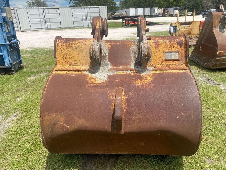 caterpillar-56in-excavator-bucket-image-7