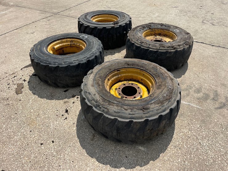 4-titan-14-17.5-skidloader-tires-image-3