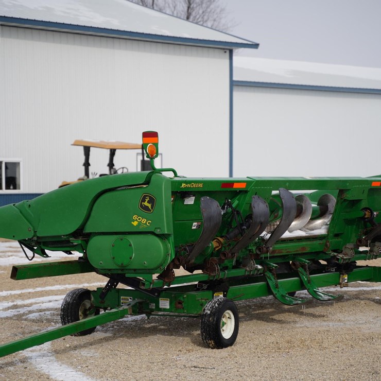 2010 JOHN DEERE 608C