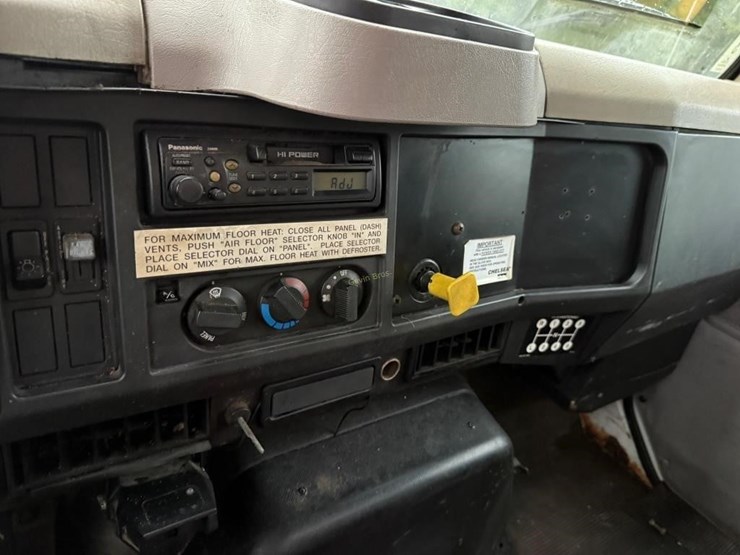 2001-international-4900-image-18
