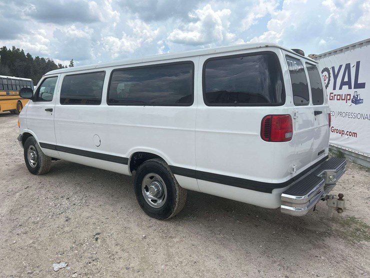2001-dodge-ram-wagon-3500-passenger-van-image-4