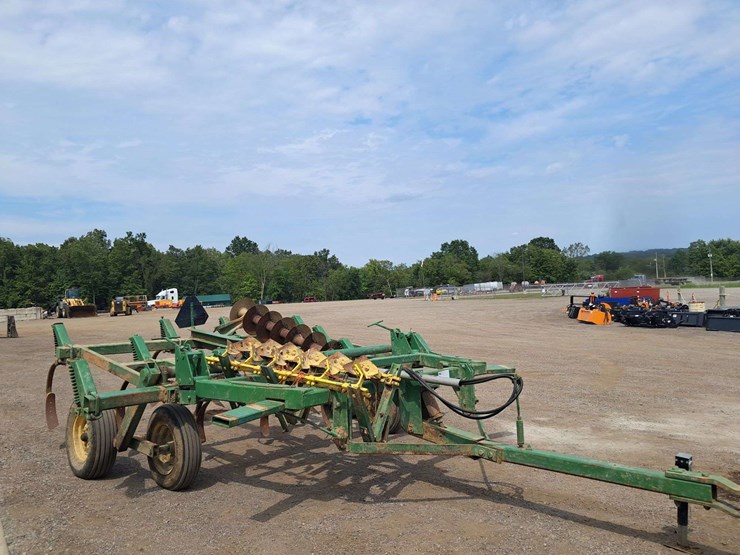 john-deere-12-image-2