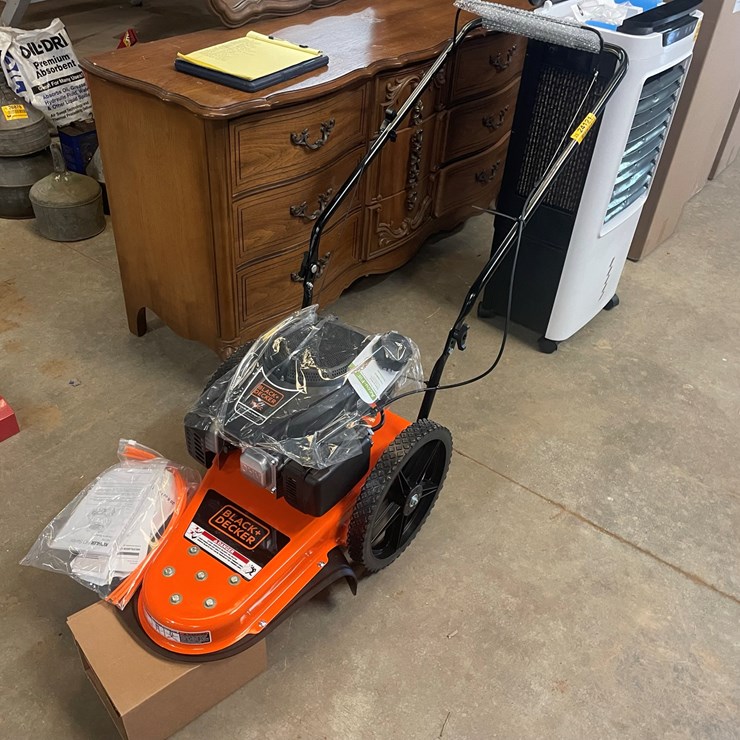 #51 • #24121 • Unused Black & Decker 25A Push Trimmer 1K17MK50305