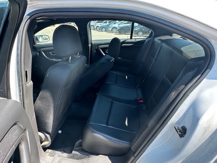 #23001-•-2017-ford-taurus-image-27