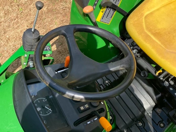 2023-john-deere-3043d-image-12