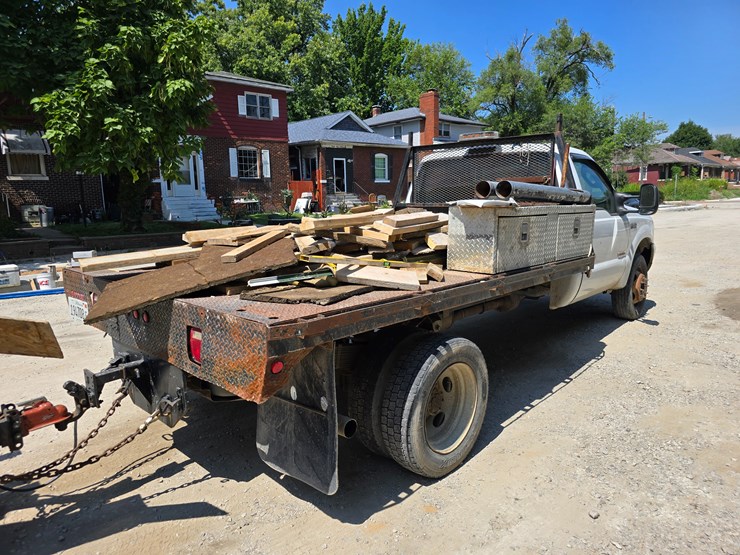 2004-ford-f550-image-21