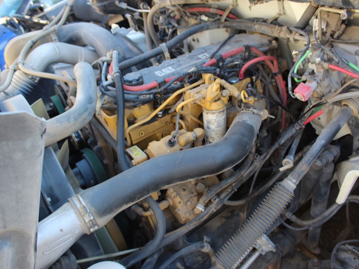 2005-freightliner-fl70-image-21