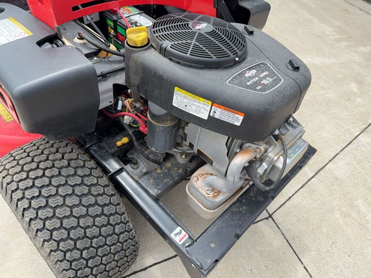 2015-graveley-zero-turn-mower-image-12