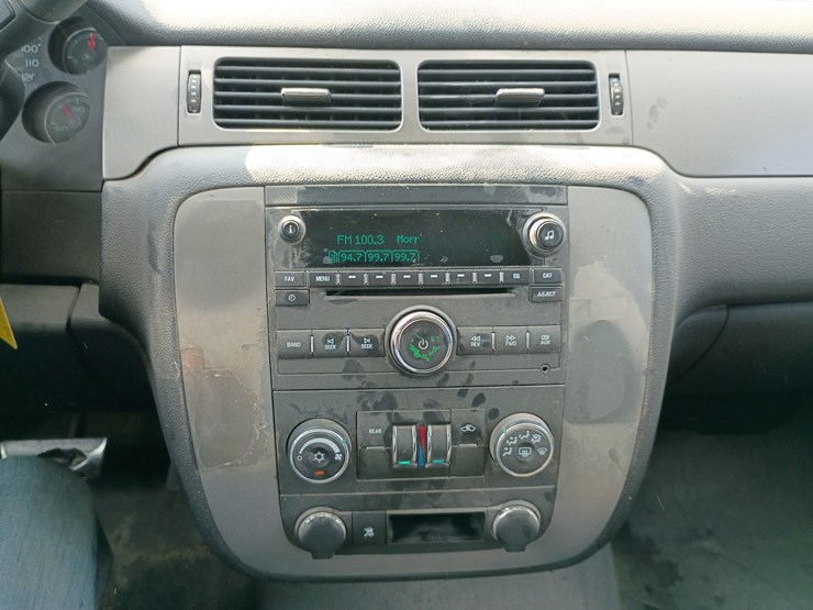 2010-chevrolet-tahoe-image-35
