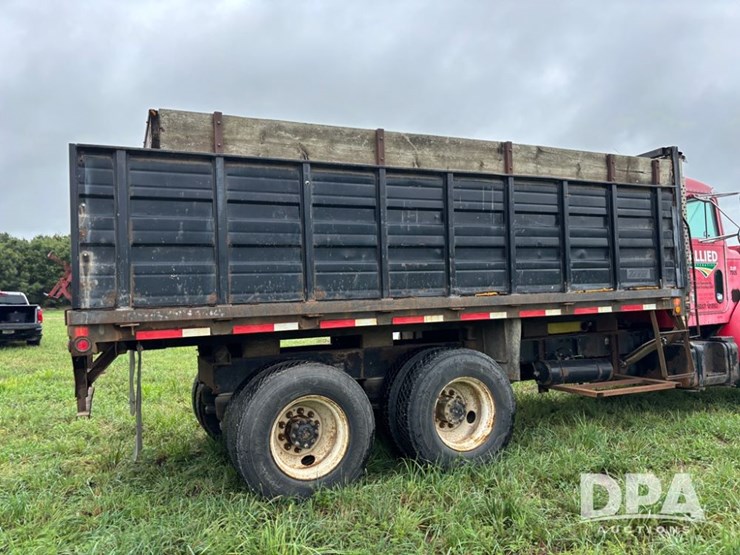 2002-peterbilt-330-image-45